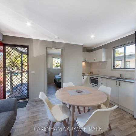 Отель Pakenham Caravan Park Экстерьер фото
