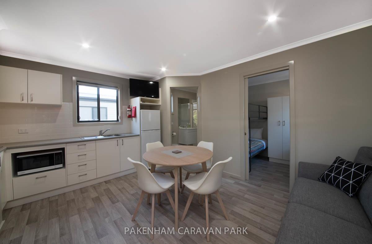 Отель Pakenham Caravan Park Экстерьер фото